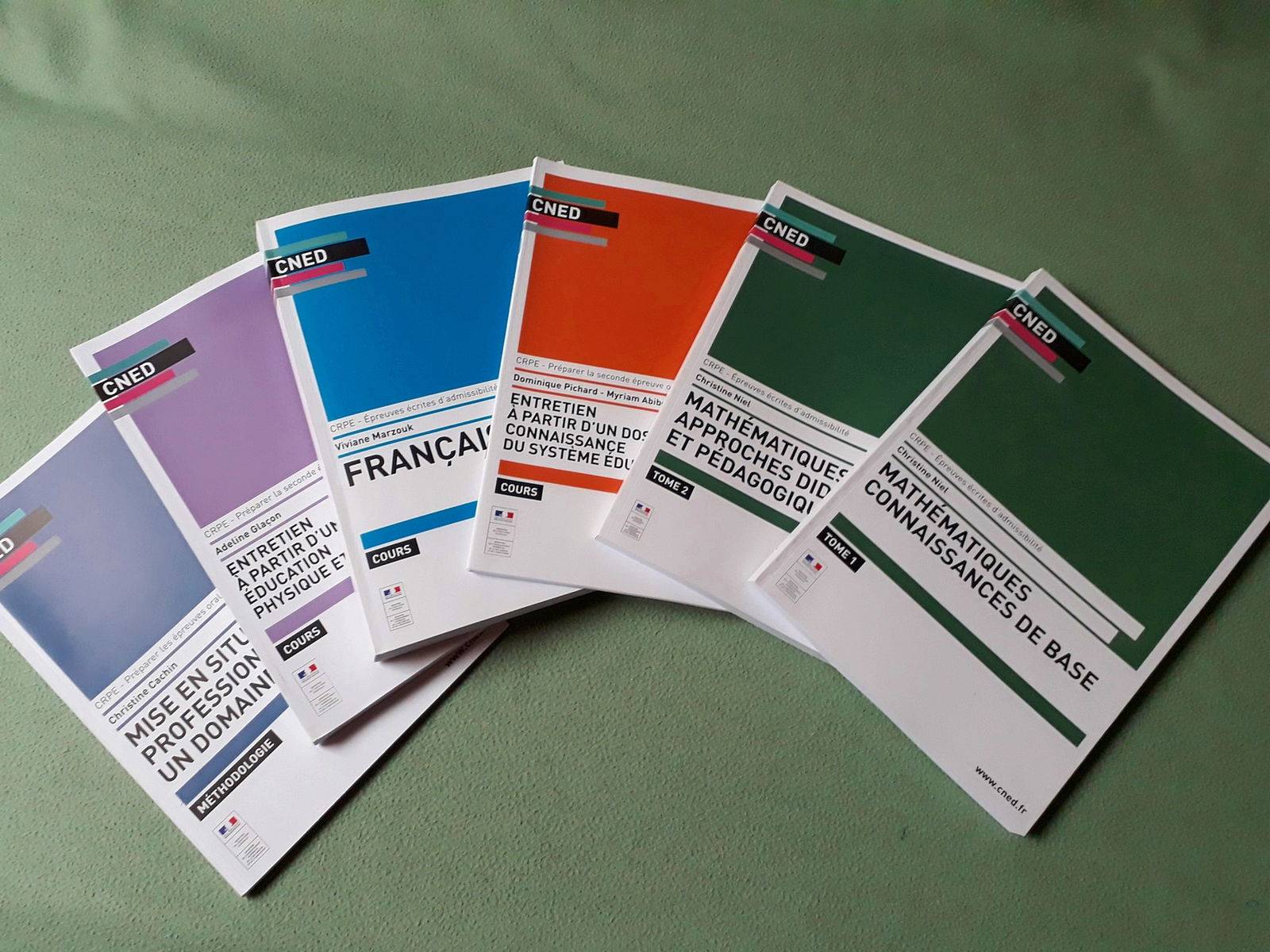 Vends manuels CNED prépa concours CRPE (2019) état neuf sur Gens de