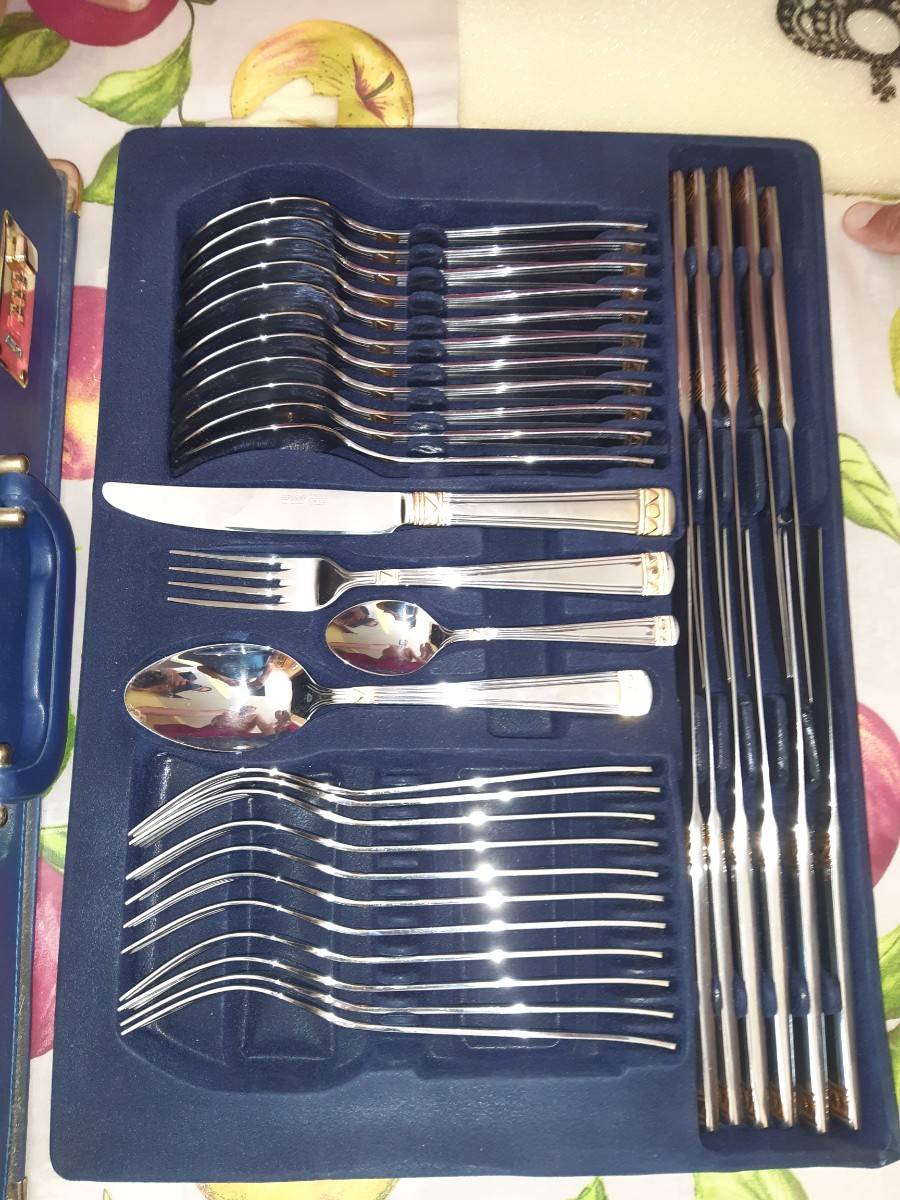 Vends ménagère neuve
