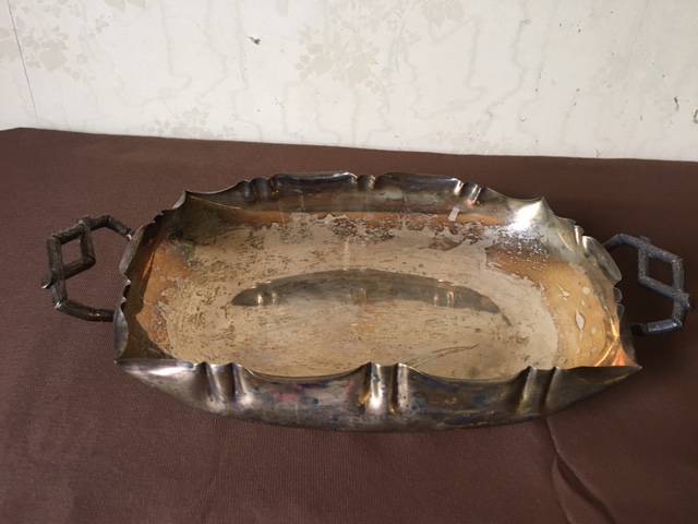 Vends plat en métal argenté