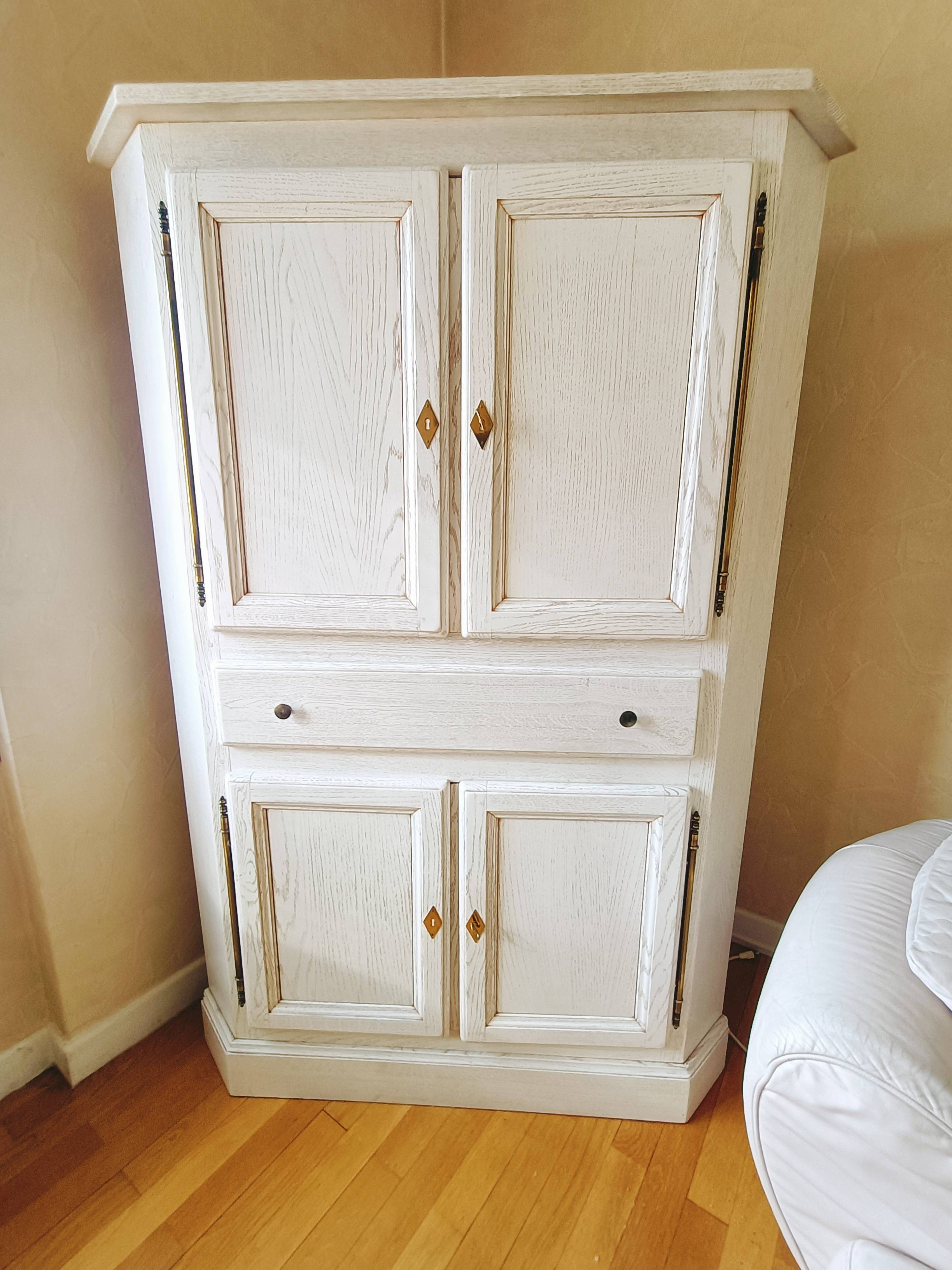 Meuble de rangement en bois massif petit haut vitrine