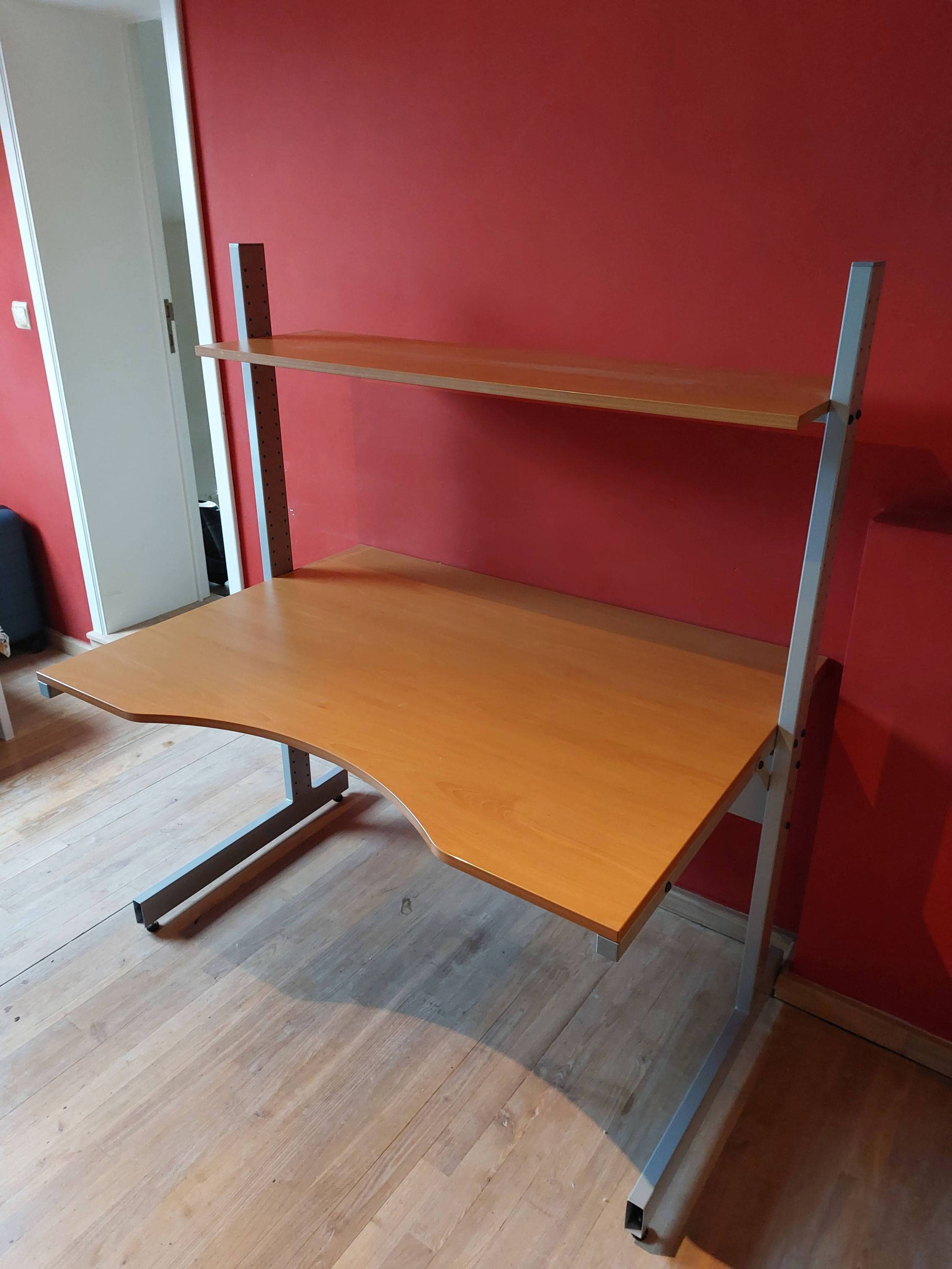Vends meuble de bureau (métal/bois) avec étagère, état quasi neuf, facilement démontable