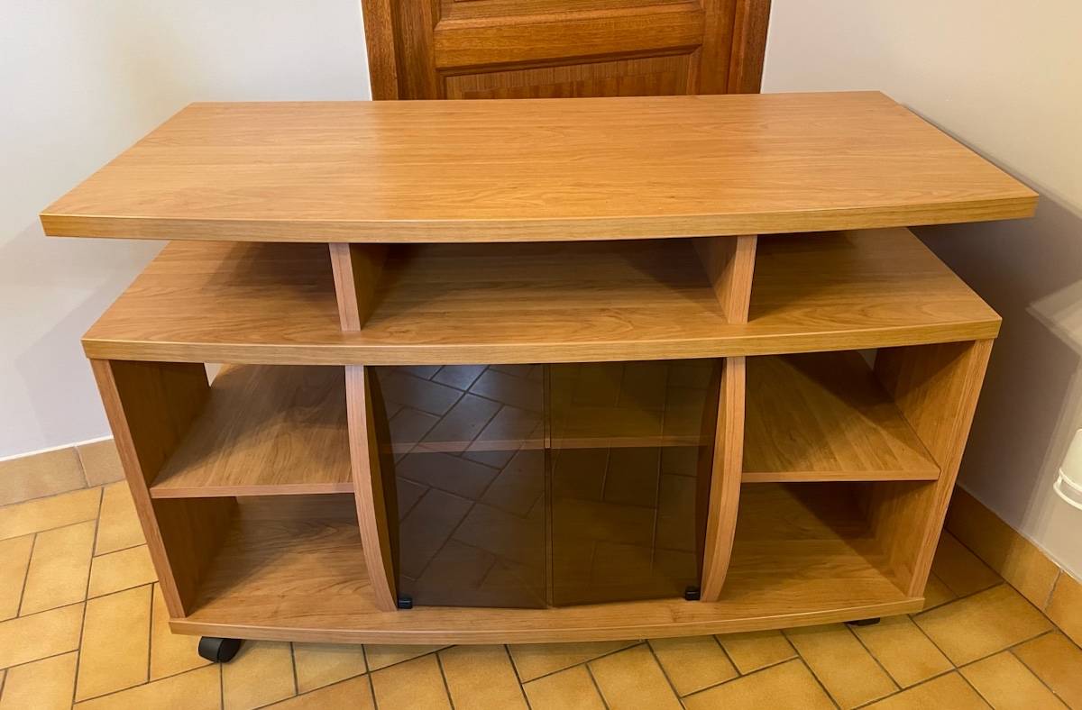 Vends meuble télé sur roulettes