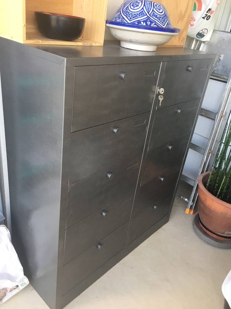 Vends meuble industriel hauteur 1,06m largeur 90 cm profondeur 35 cm