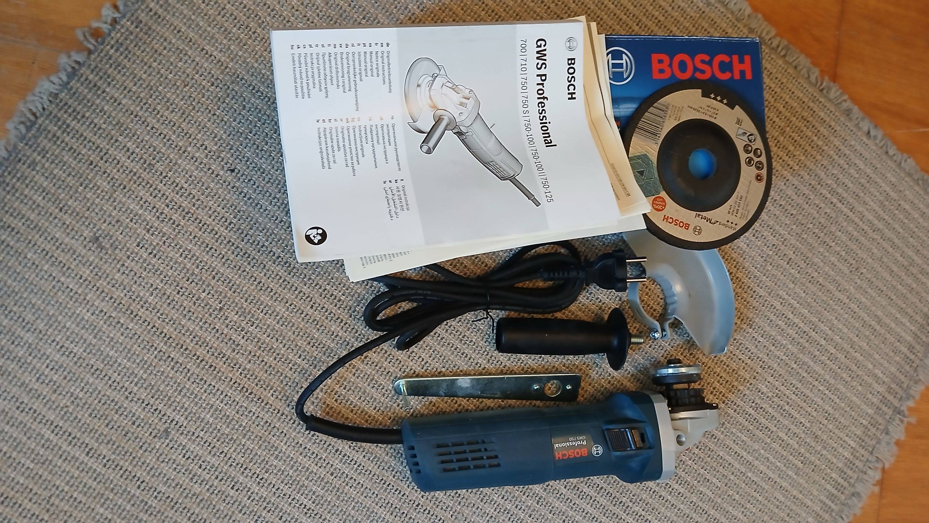 Vends meuleuse d’angle BOSCH GWS 750-125 avec disque métal neuf