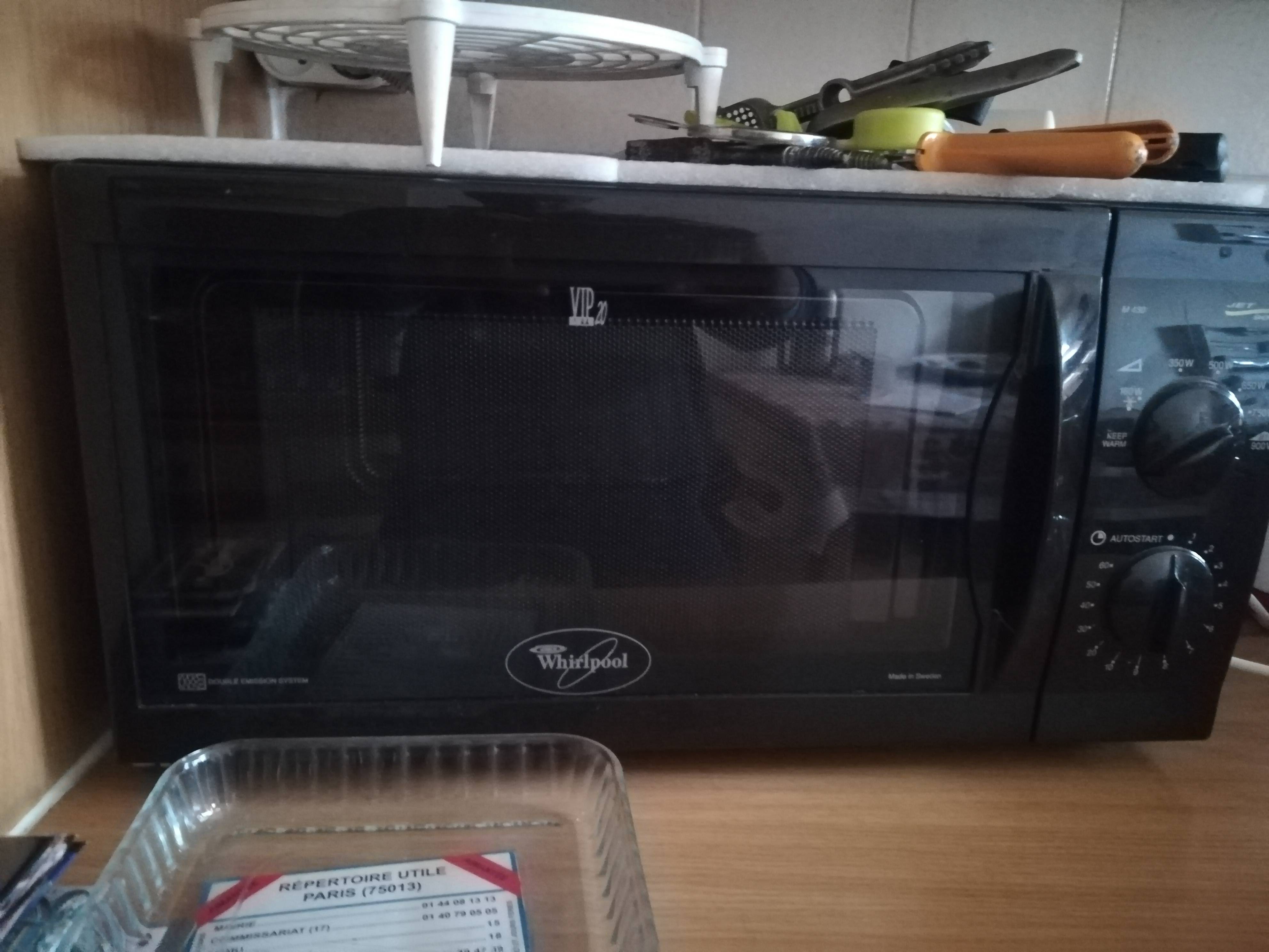Vends four MICRO ONDE Whirlpool VIP 20 sur Gens de Confiance