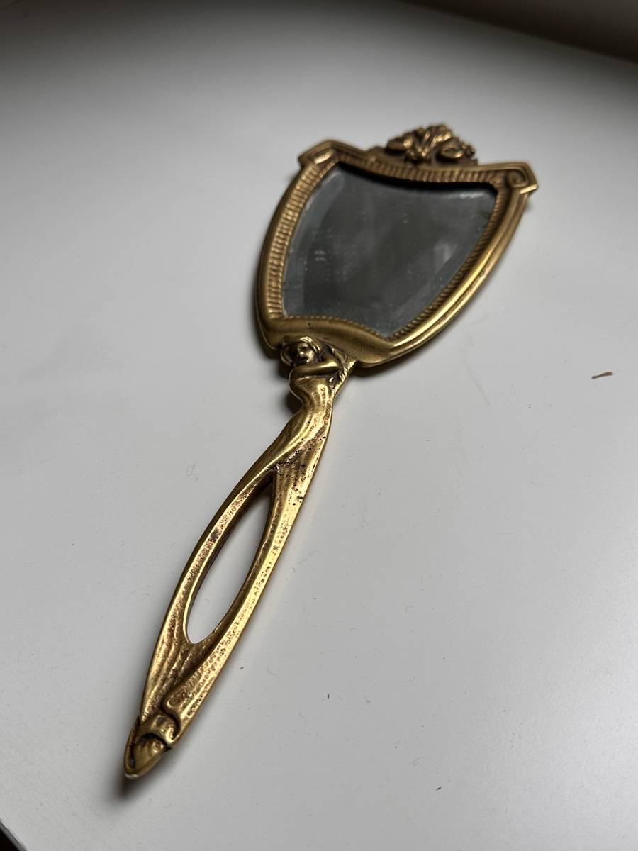 Vends très joli miroir à main arts déco en cuivre