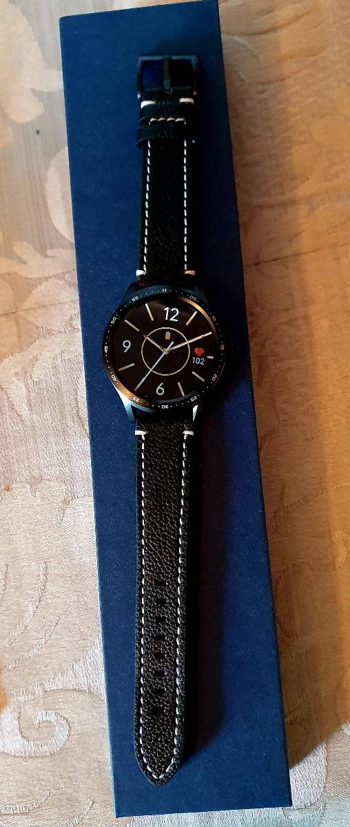 Vends montre connectée Telefunken TLSM08, 2 bracelets dont 1 en cuir, état neuf