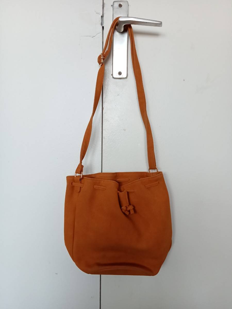 Vends sac à main moutarde en bon état