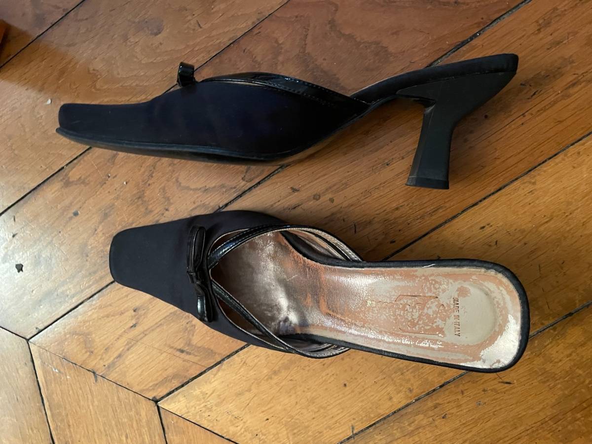 Vends mules noires P 36
