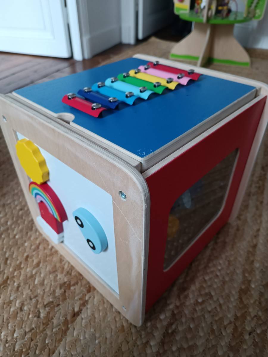 Je vends un cube multi activités en bois