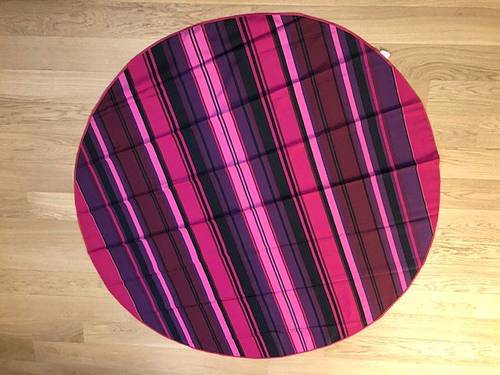 Vends nappe ronde anti-tâches