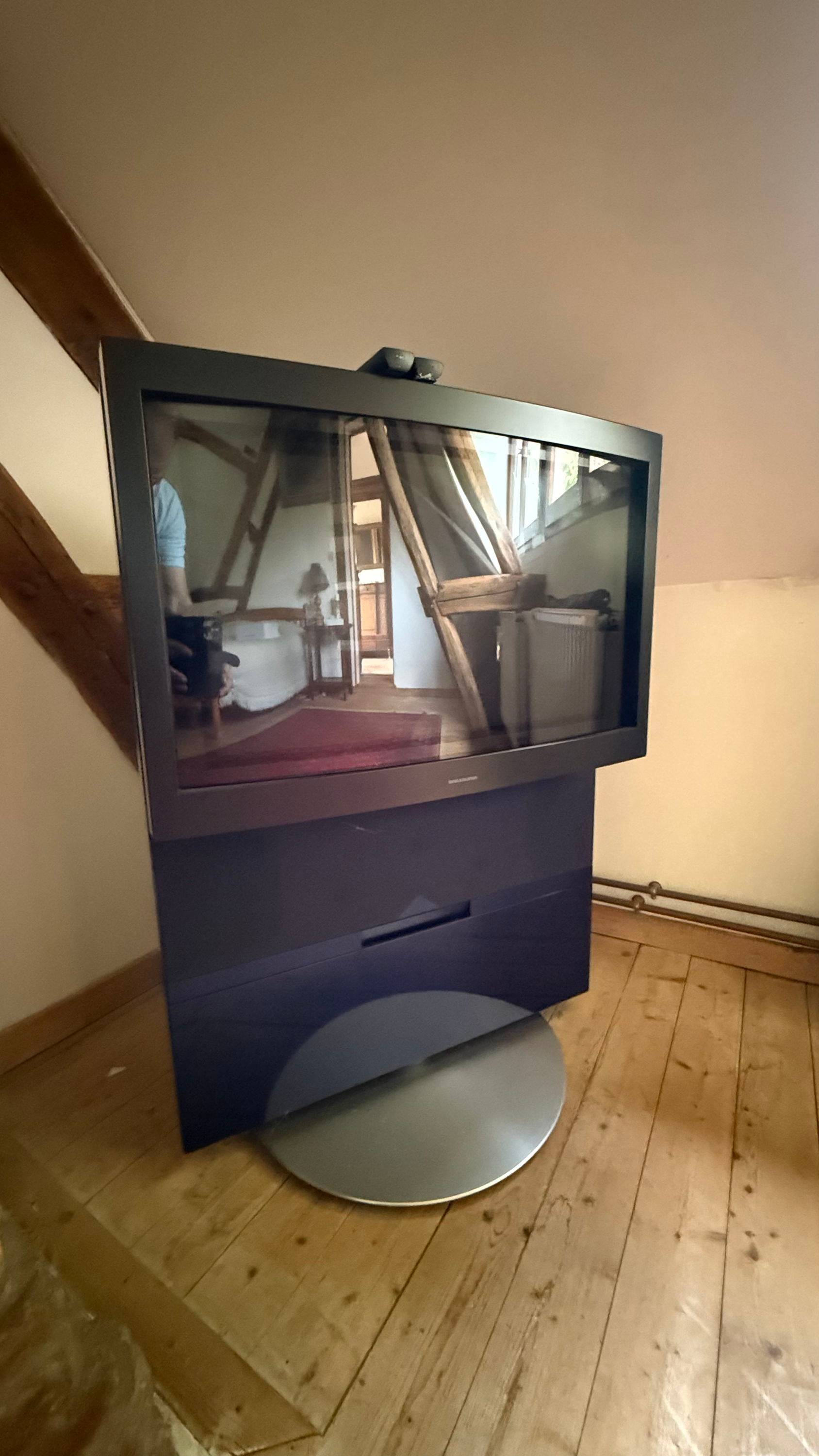 Vends TV Bang & Olufsen bleue