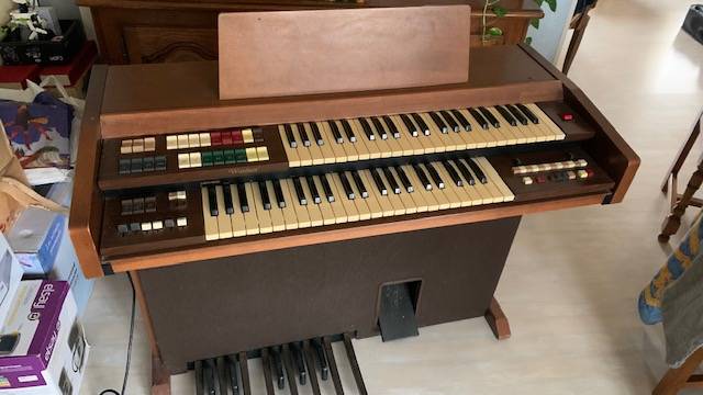 Vends orgue électronique en bon état avec son banc