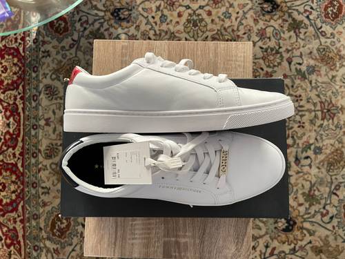 Vends paire de baskets Tommy Hilfiger neuves - Pointure 41