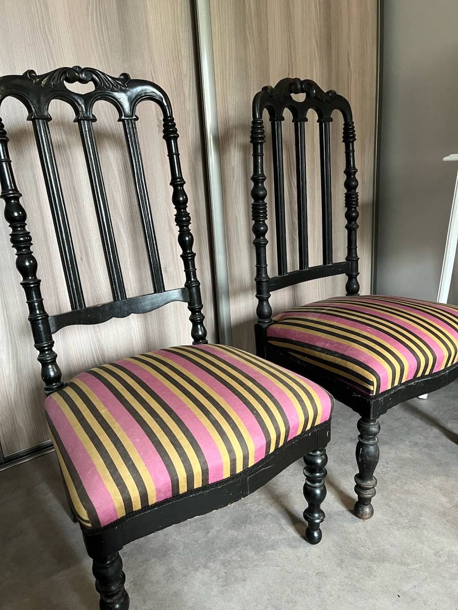 Donne une paire de chaises basses Napoléon III