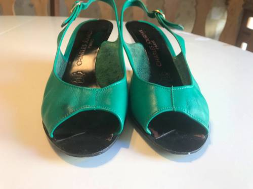 Vends une paire de sandales Charles Jourdan Pointure 37