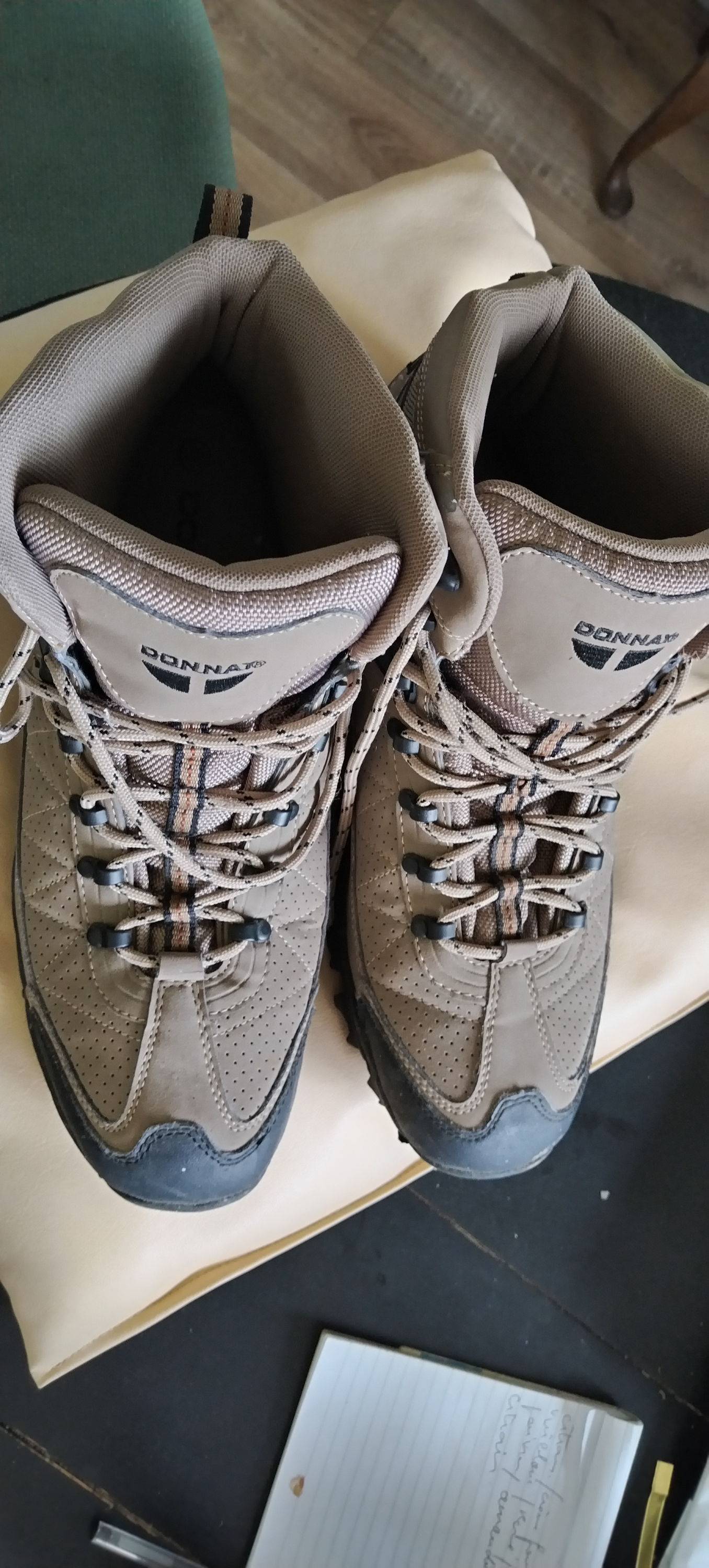 Vends paire de chaussures de marche Donnay 46 pratiquement neuves