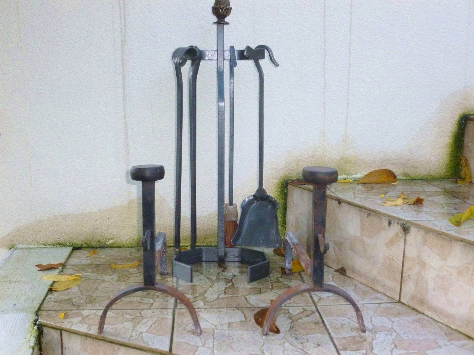Vends 1 paire de chenets +accessoires en fonte