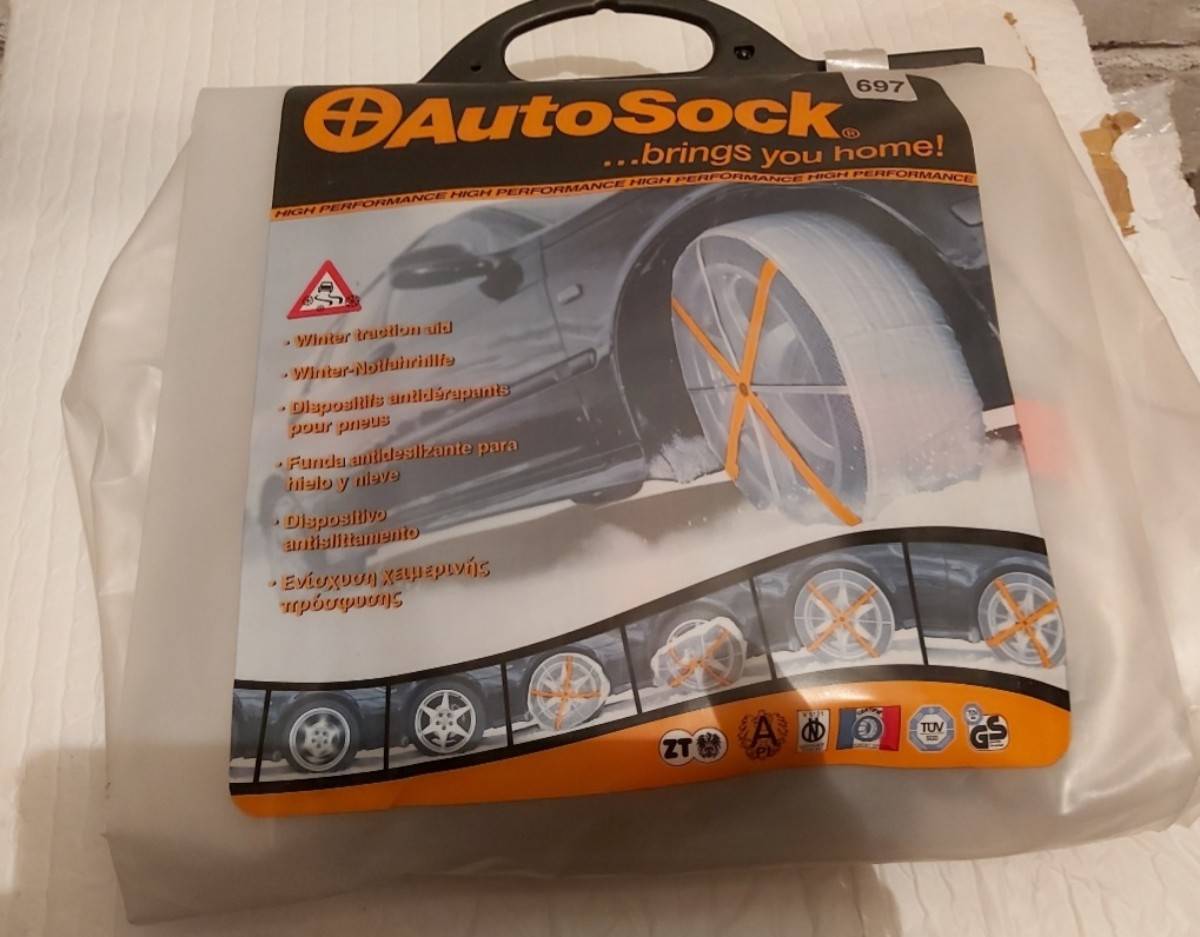 Vends pour pneus : paire de "Chaussettes à neige" antidérapantes neuves - AutoSock - HP 697 - Roues 18 pouces