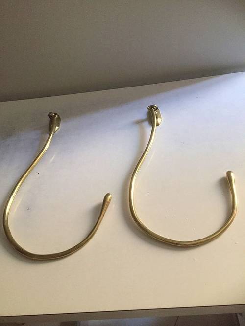 Vends une paire d’embrases en laiton doré, modèle Col de cygne