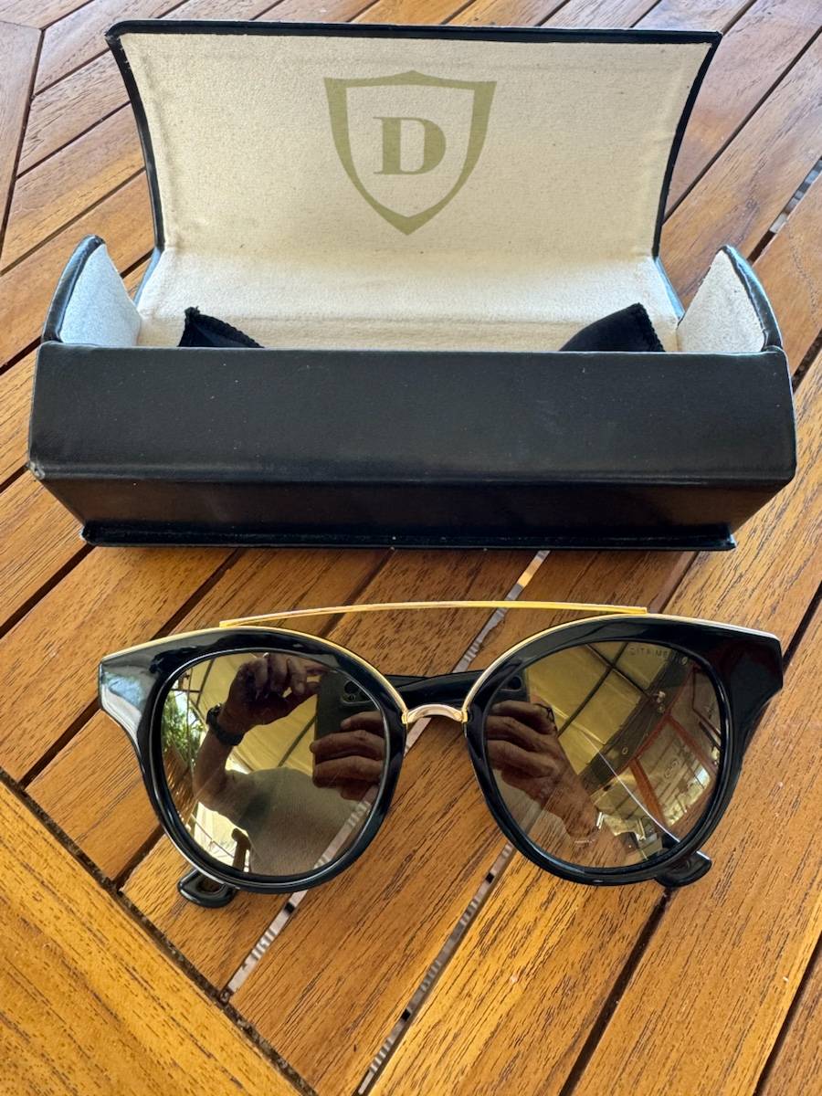 Vends paire lunettes solaires Dita