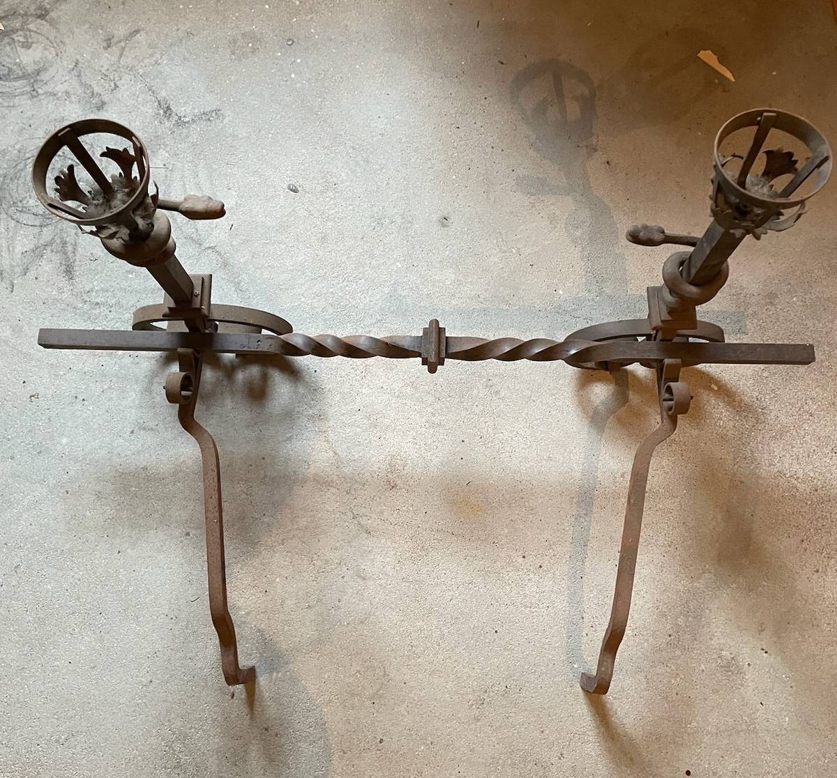 Paire De Chenets En Fer Forgé – Cheminée – Légère Rouille – 37 Cm (Occasion)