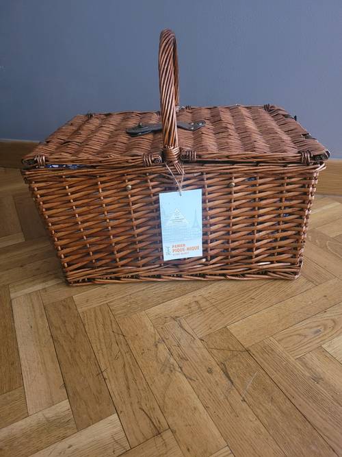 Vends panier pique-nique pour 4 personnes neuf