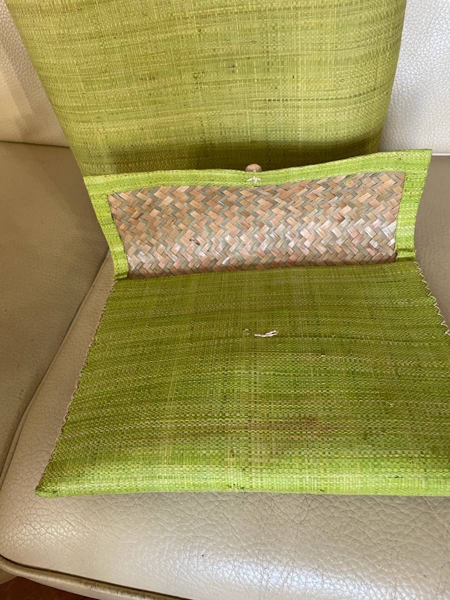 Vends panier de plage avec pochette assorti