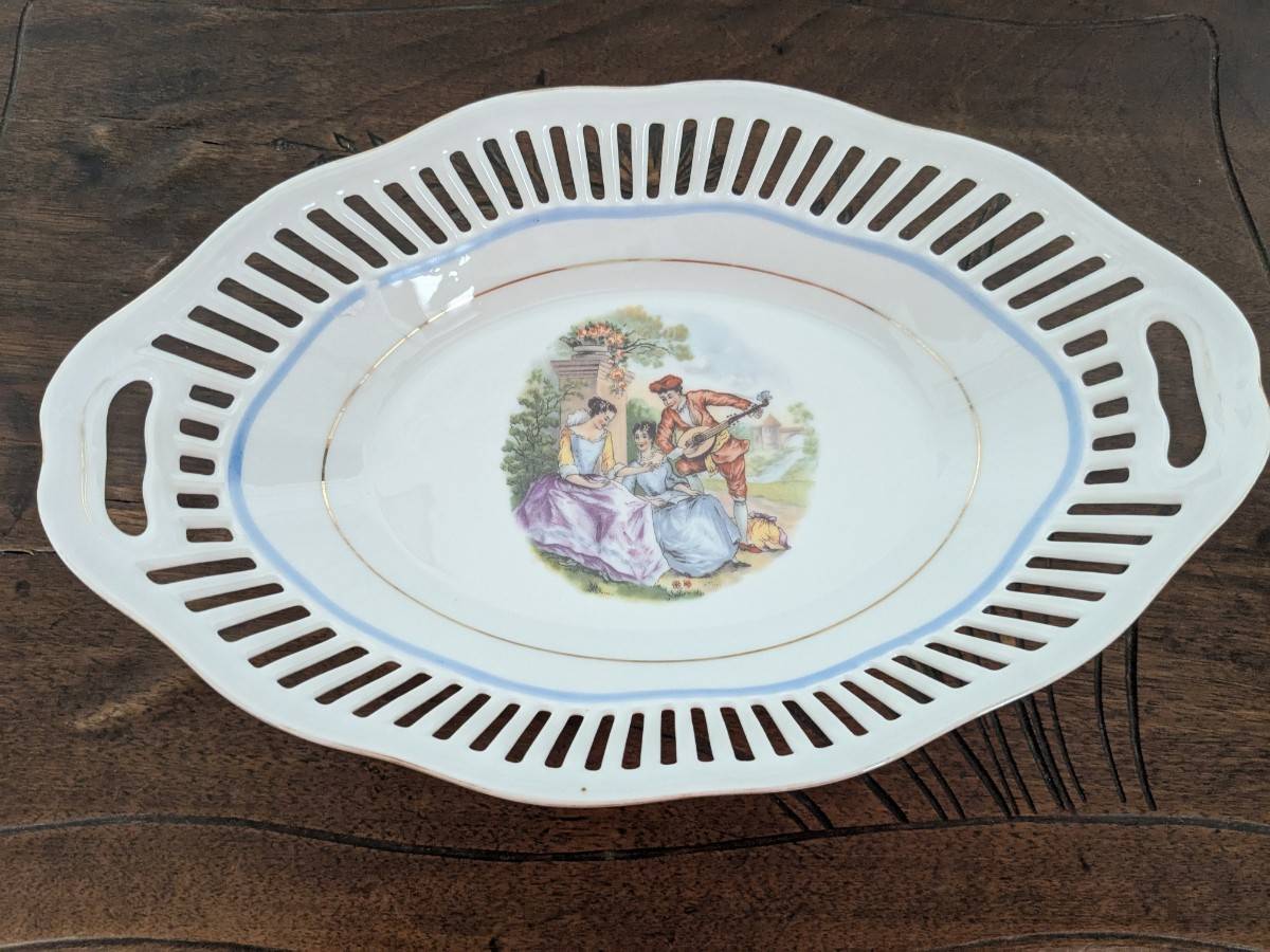 Vends panière ajourée en porcelaine de Bavière