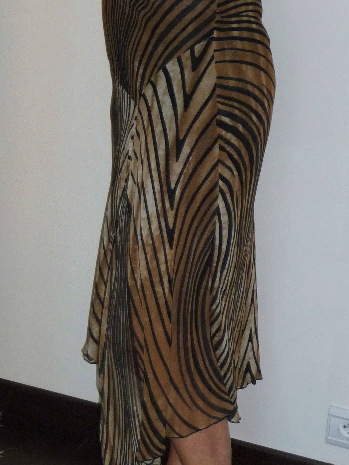 Vends jupe panthère mi-longue parfait état 38