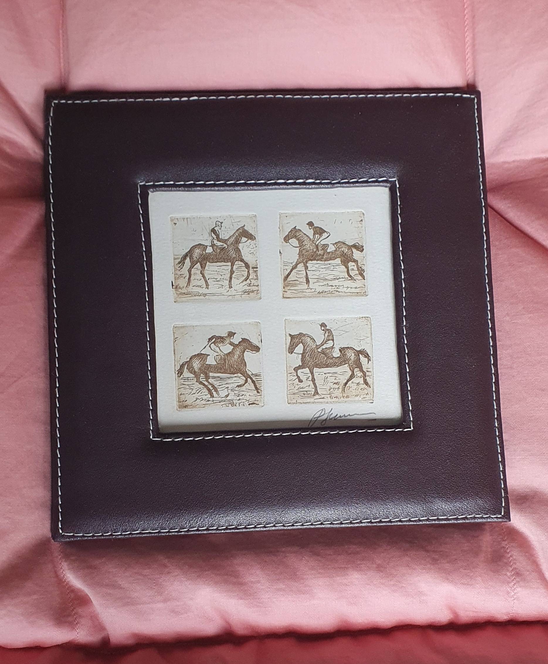 Vends petit cadre carré 20 x 20 cm, en cuir marron, reproduction imprimée de 4 joueurs de polo, à suspendre