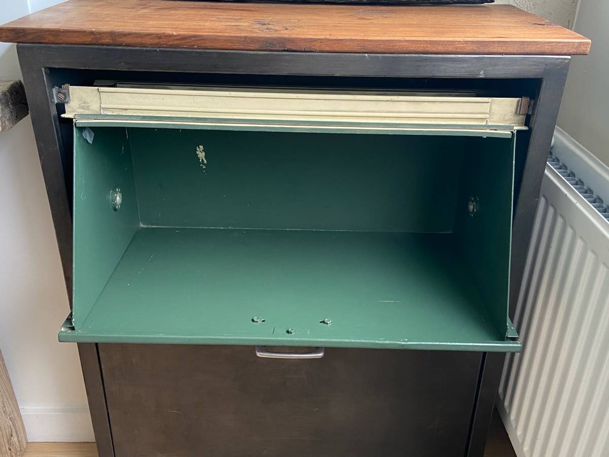 Vends petit meuble industriel