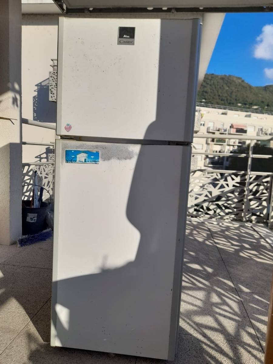Vends petit frigo fonctionnel