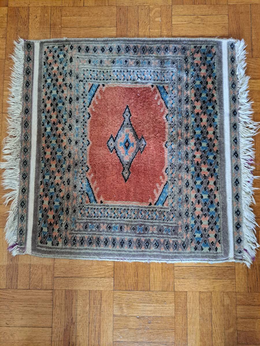 Vends petit tapis carré ancien