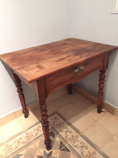 Vends petite table ancienne rectangulaire en bois avec 1 tiroir