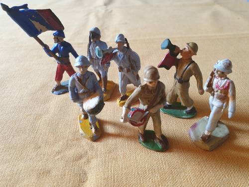 Je vends un lot de petits soldats de la grande guerre