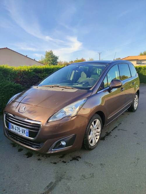 Vends Peugeot 5008 (2015) 7 places - 155000km
