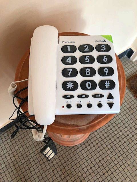 Vends Doro Phone Easy 311c, téléphone analogique basique, pour Seniors