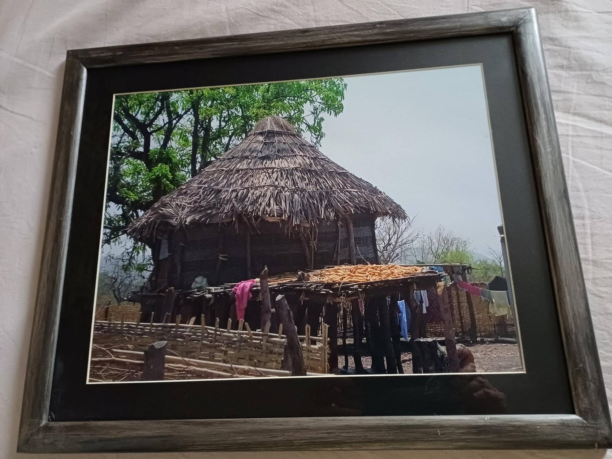 Vends photographie encadrée d’une case sénégalaise