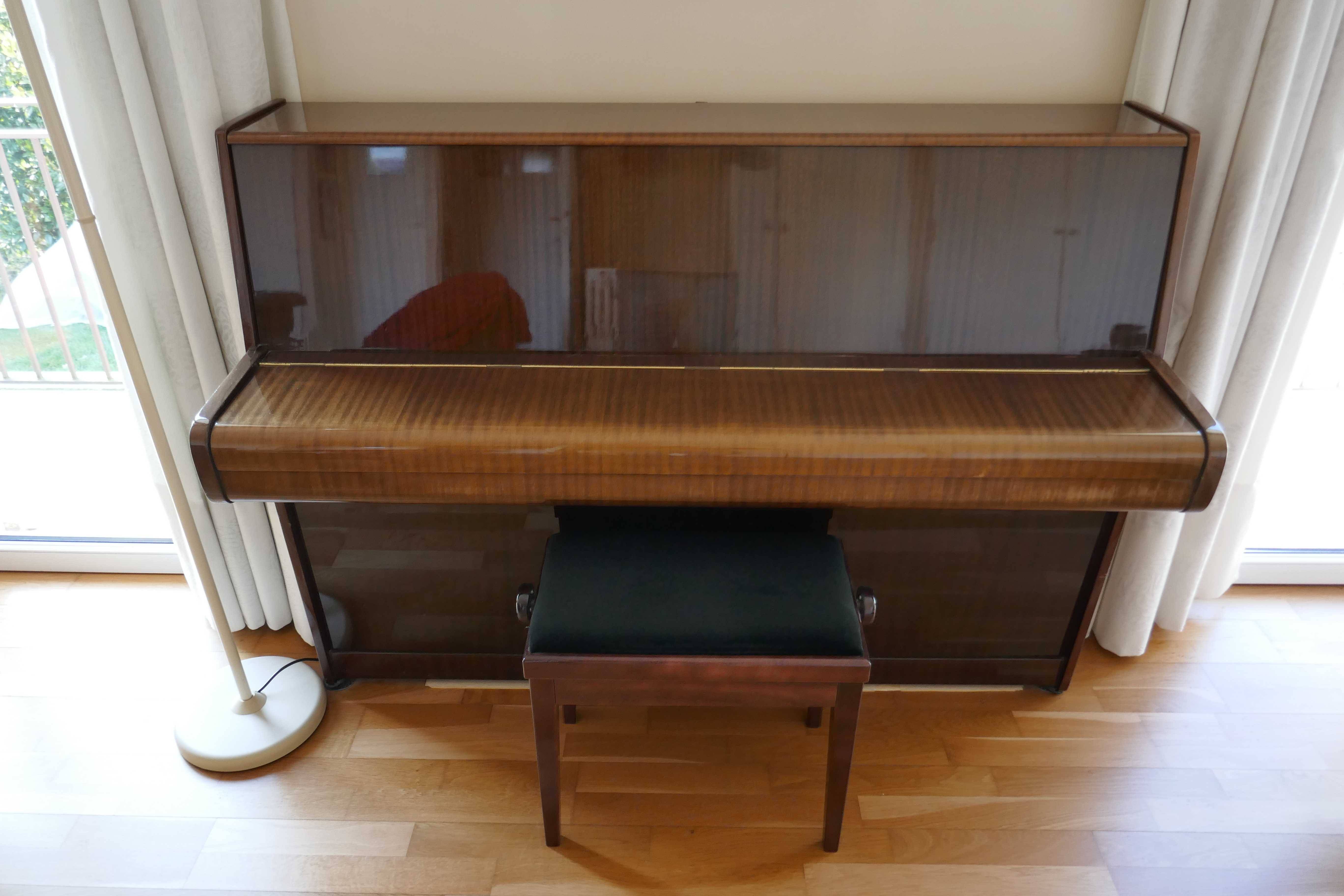 Vends Piano droit Calisia – très bon état
