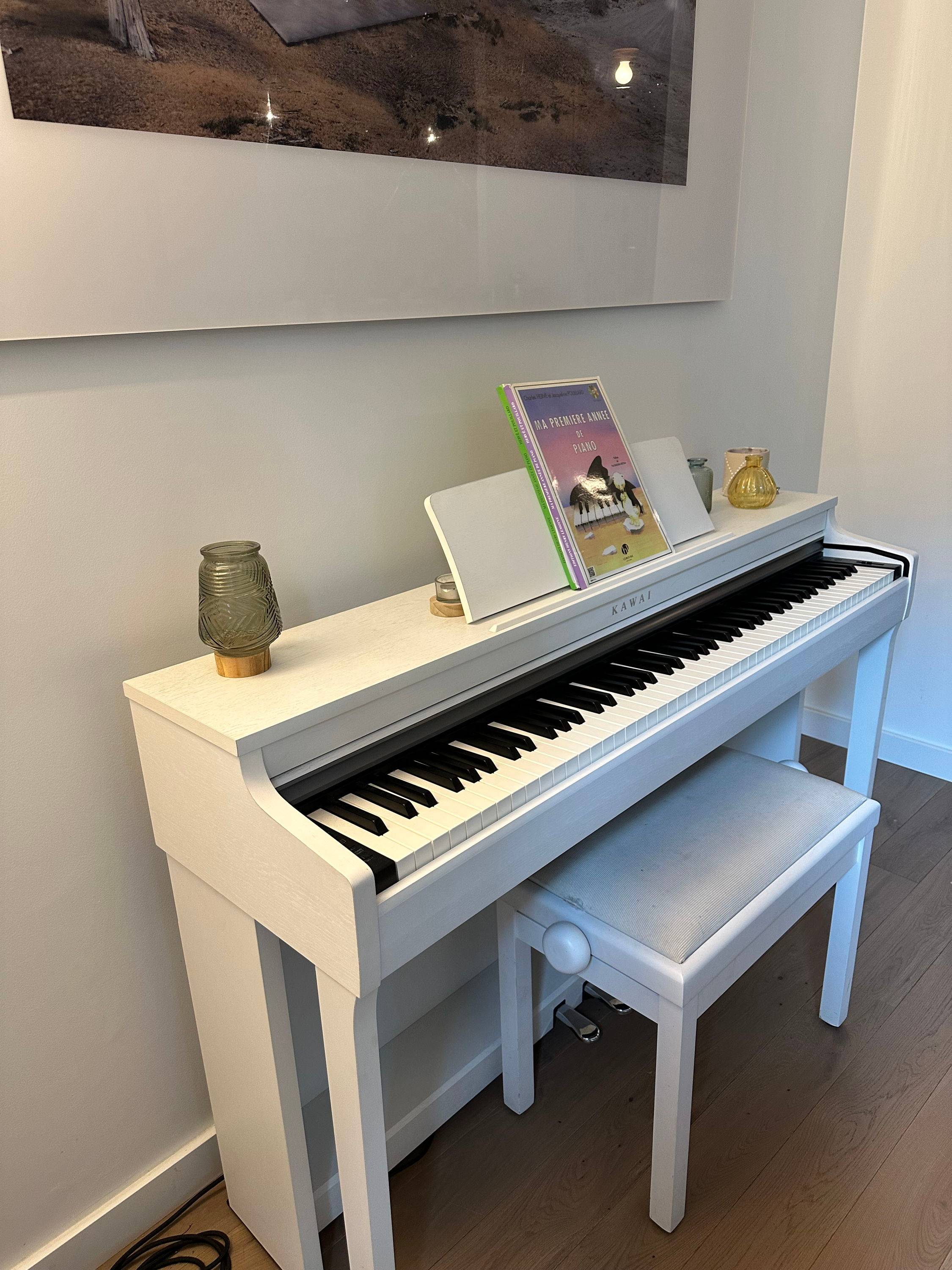 Vends piano électrique Kawai blanc