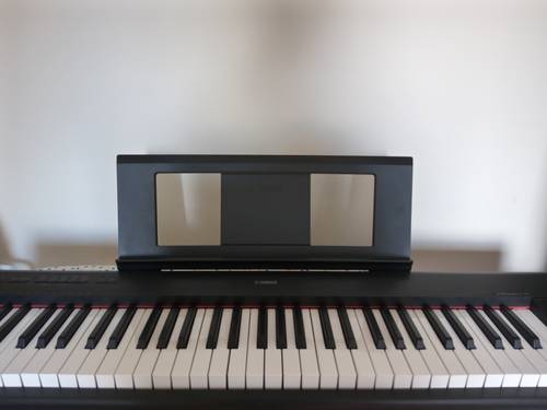 Vends piano Yamaha Piaggero NP-12 excellent état