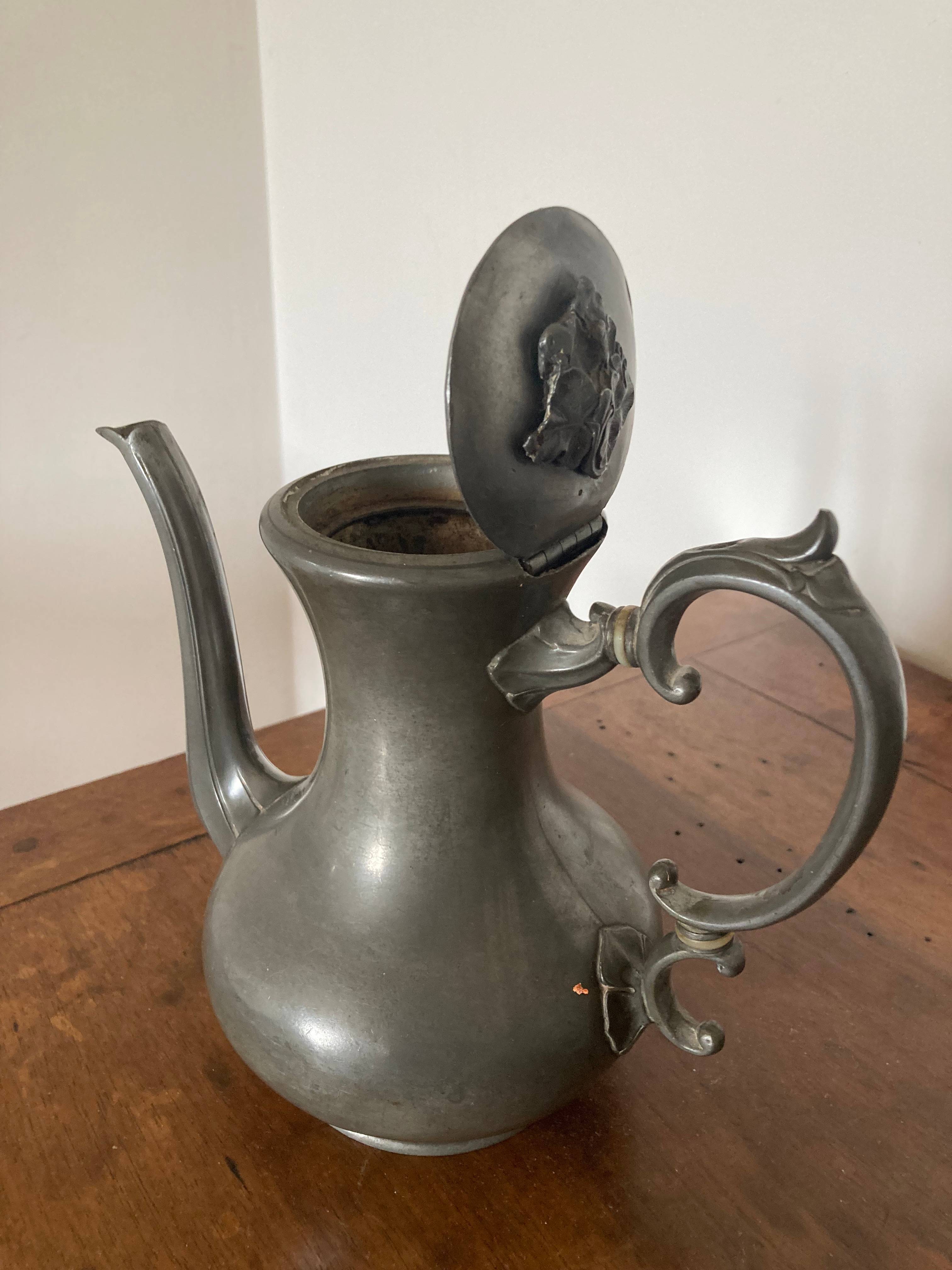 Vends pichet en étain