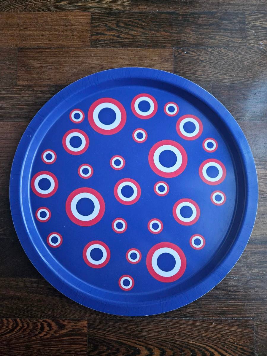 Vends plateau à motifs cocardes