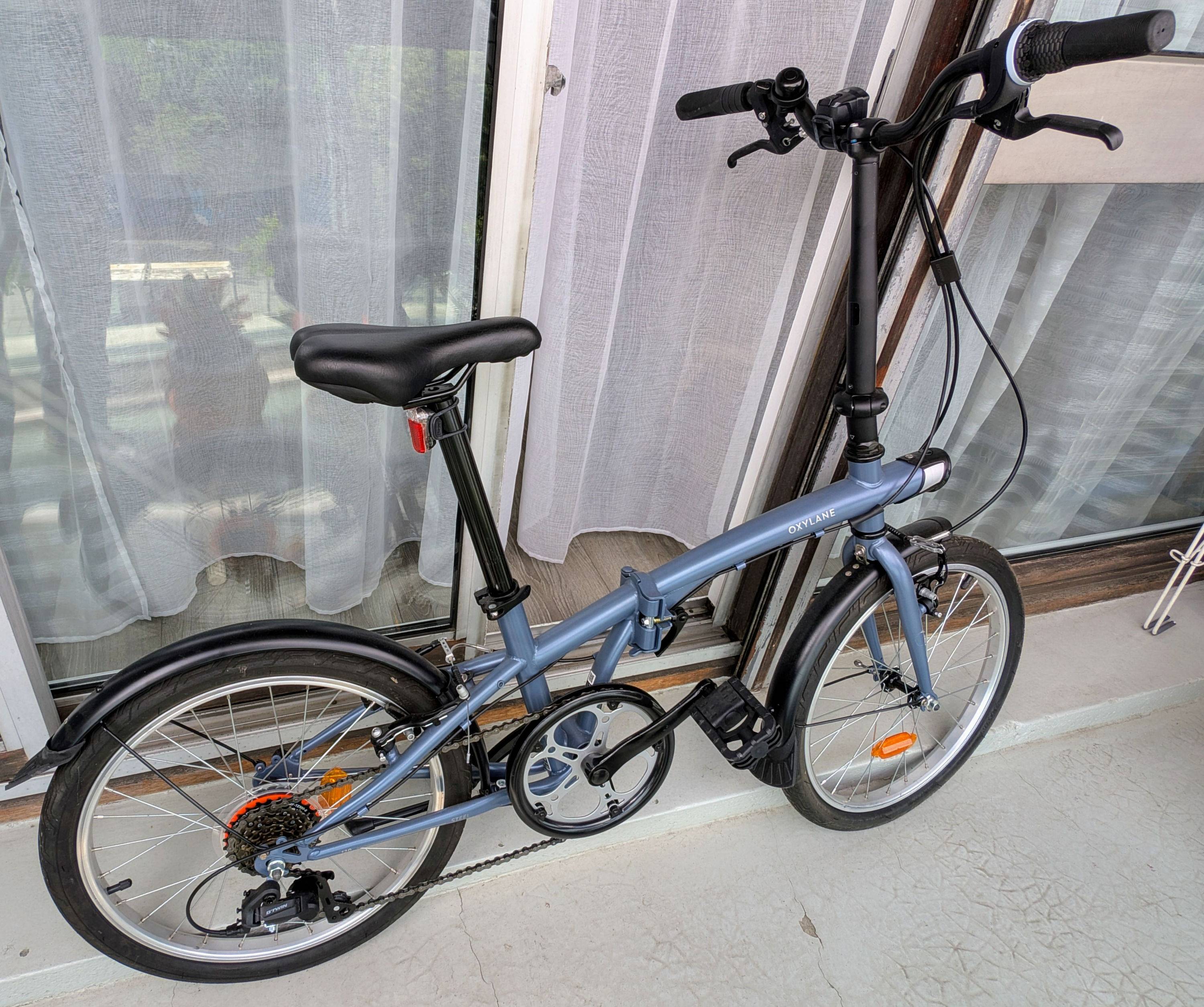 Vends vélo pliant OXYLANE 120, modèle de la gamme urbaine de Décathlon, très peu utilisé