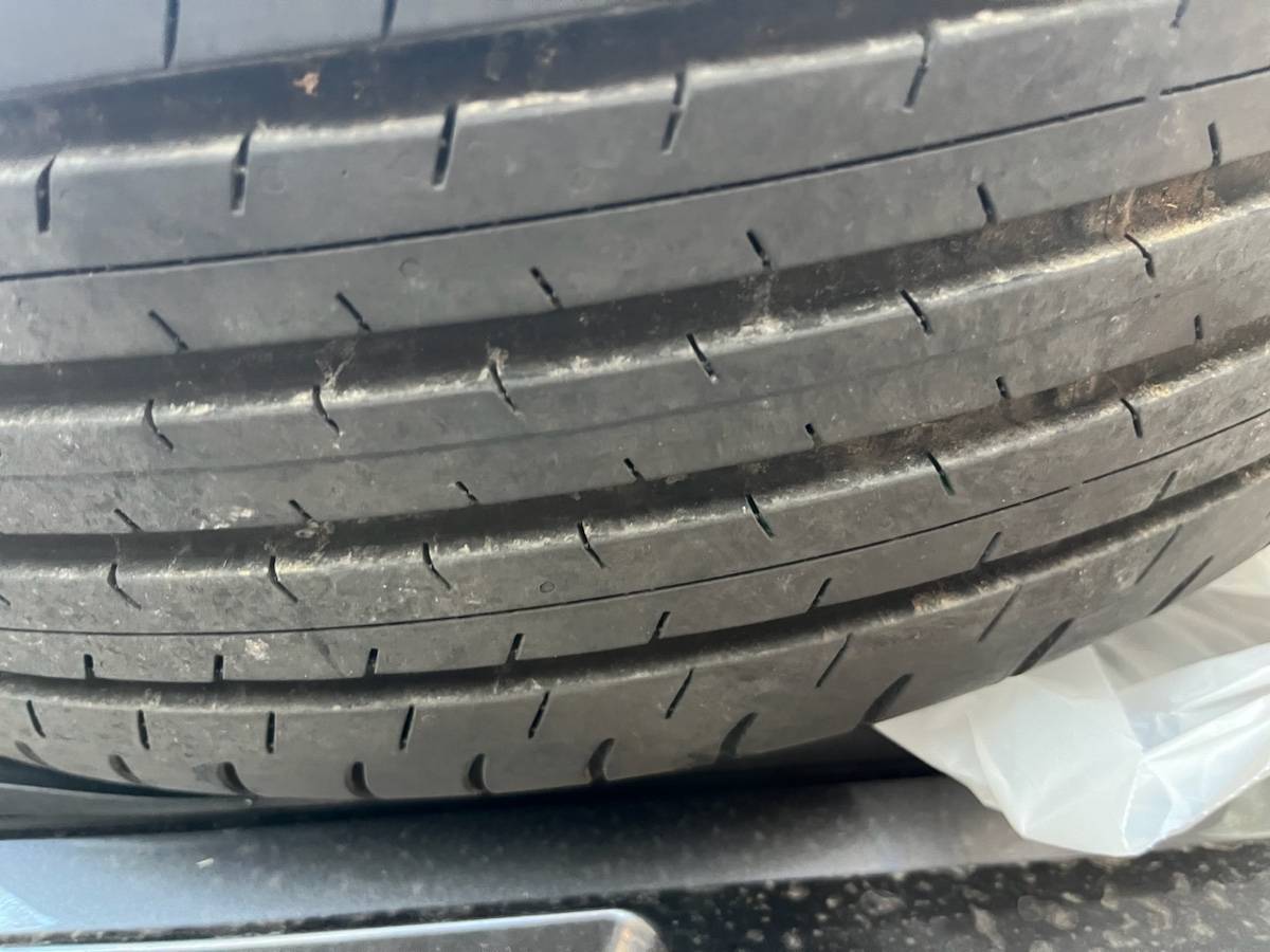 Vends pneus, 2024, 1552km Taille 225/55/R18