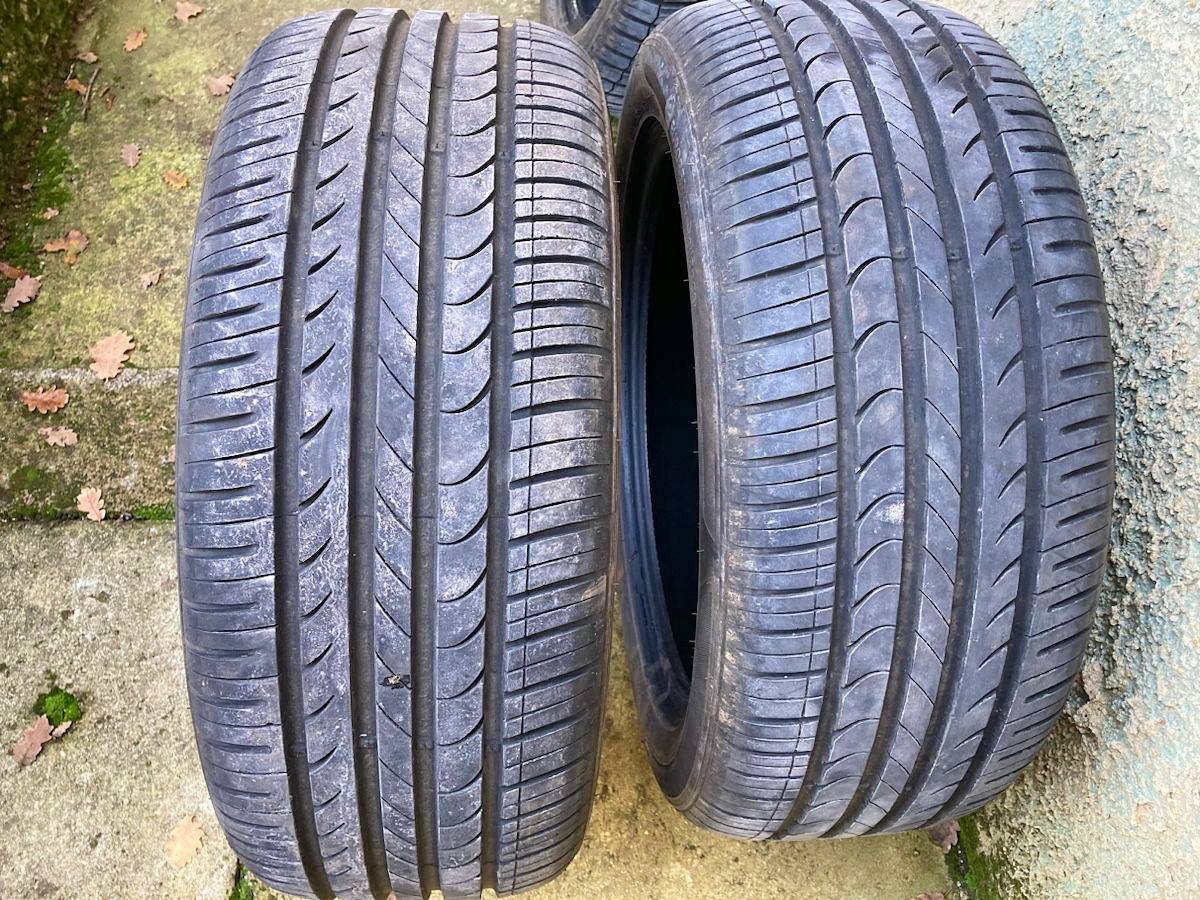 Pneus 215 50 R17 excellent état