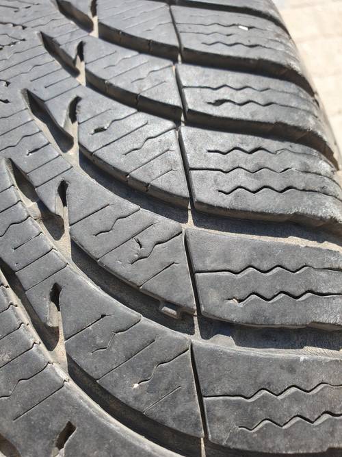 Vends 4 pneus hiver