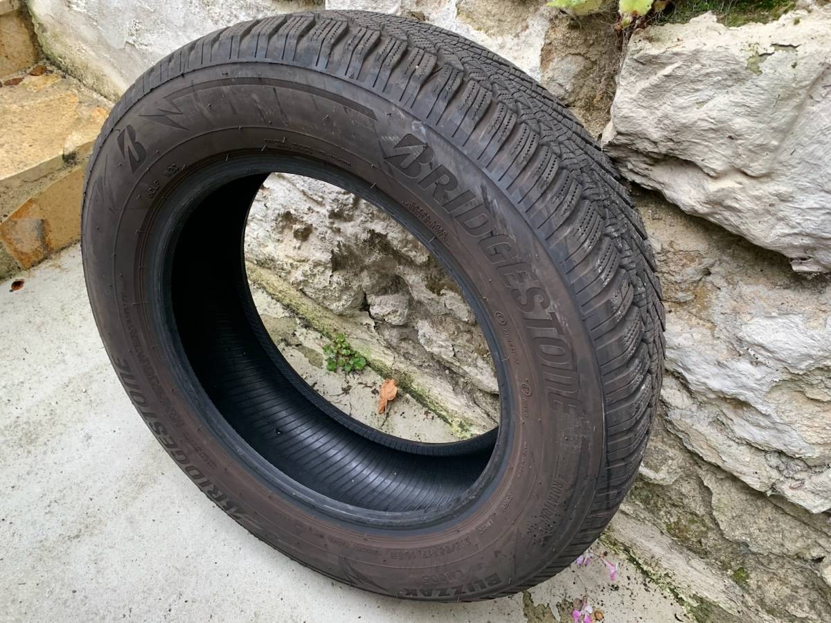 Vends pneus neige Bridgestone Blizzak en 215/65 r17