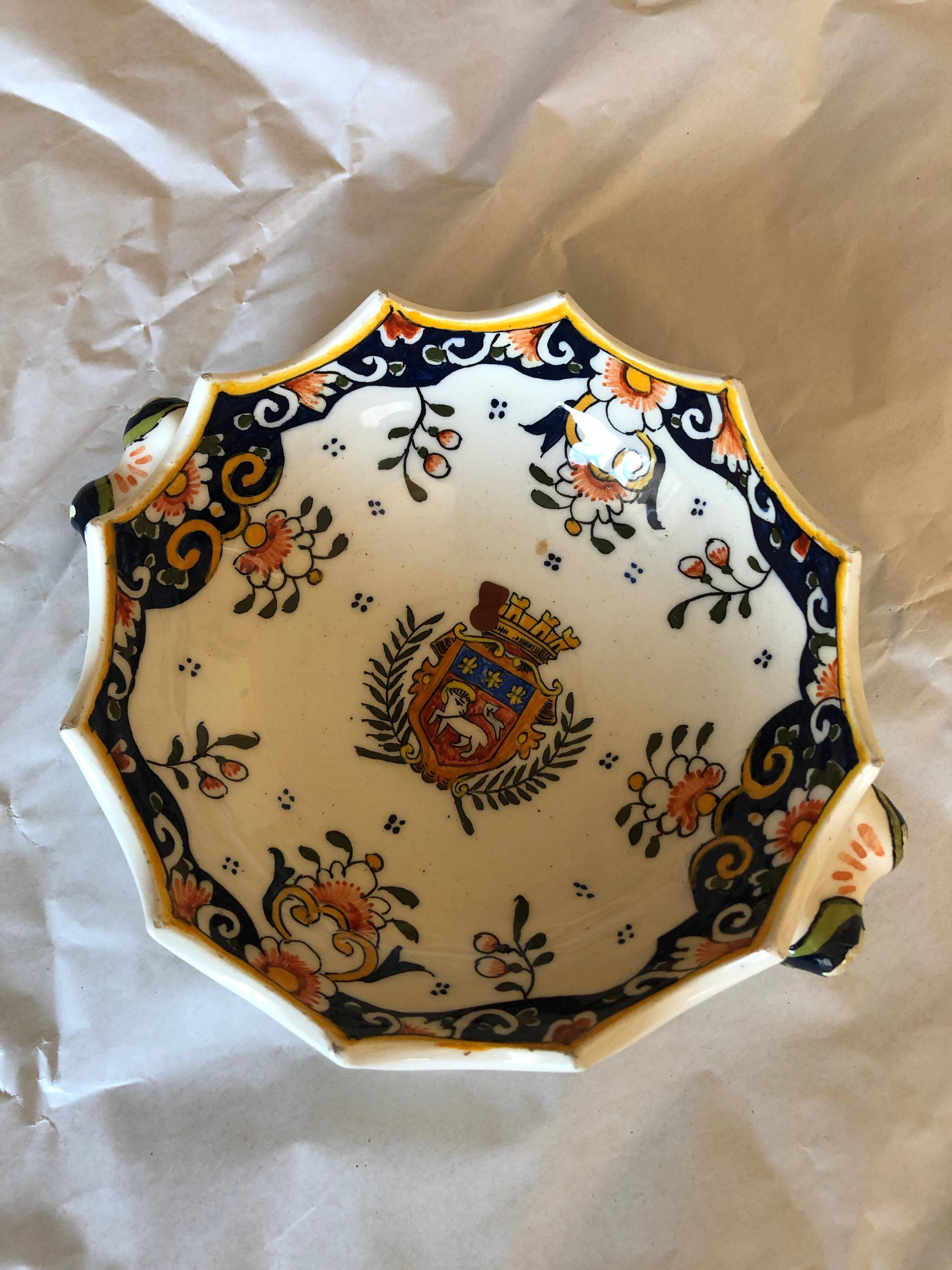 Vends vide poche en céramique ancienne "faïence de Rouen"